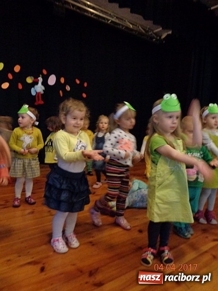 Zdjęcie w galerii na portalu naszraciborz.pl: Maluchy z Fiku-miku w świątecznej atmosferze wiadomości z regionu