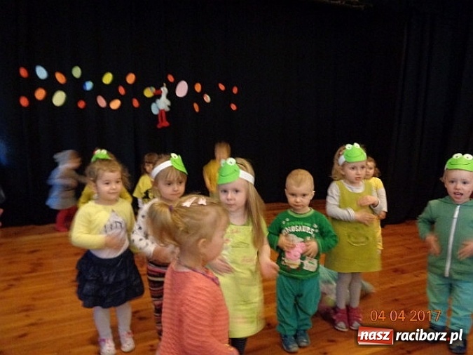 Zdjęcie w galerii na portalu naszraciborz.pl: Maluchy z Fiku-miku w świątecznej atmosferze wiadomości z regionu