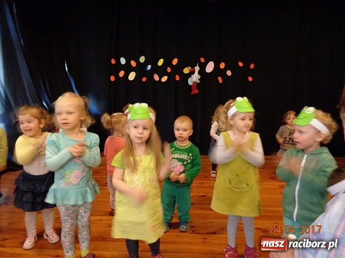 Zdjęcie w galerii na portalu naszraciborz.pl: Maluchy z Fiku-miku w świątecznej atmosferze wiadomości z regionu