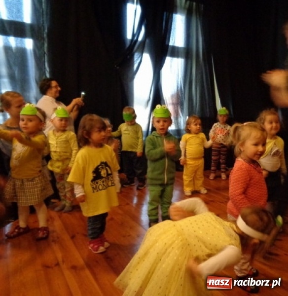 Zdjęcie w galerii na portalu naszraciborz.pl: Maluchy z Fiku-miku w świątecznej atmosferze wiadomości z regionu