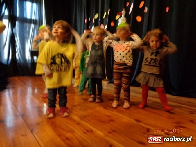 Zdjęcie w galerii na portalu naszraciborz.pl: Maluchy z Fiku-miku w świątecznej atmosferze wiadomości z regionu