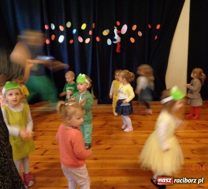 Zdjęcie w galerii na portalu naszraciborz.pl: Maluchy z Fiku-miku w świątecznej atmosferze wiadomości z regionu