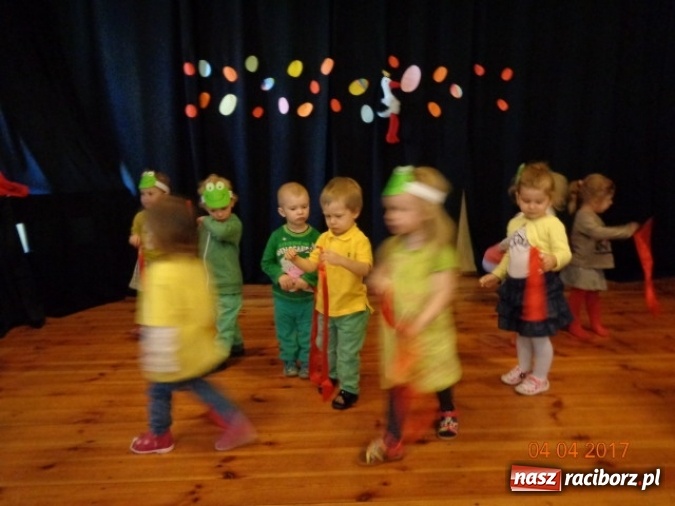 Zdjęcie w galerii na portalu naszraciborz.pl: Maluchy z Fiku-miku w świątecznej atmosferze wiadomości z regionu