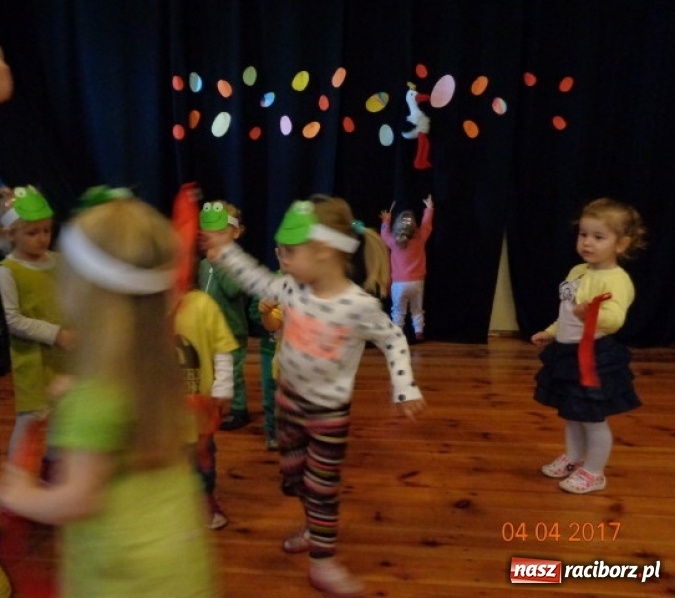 Zdjęcie w galerii na portalu naszraciborz.pl: Maluchy z Fiku-miku w świątecznej atmosferze wiadomości z regionu