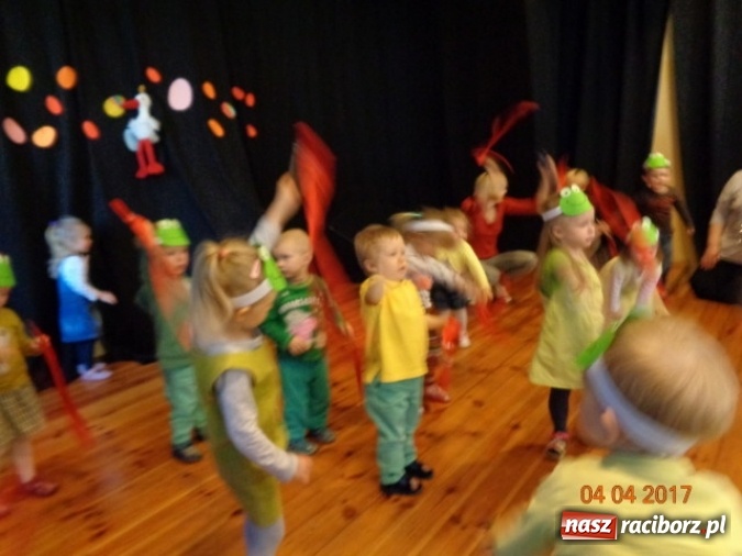 Zdjęcie w galerii na portalu naszraciborz.pl: Maluchy z Fiku-miku w świątecznej atmosferze wiadomości z regionu