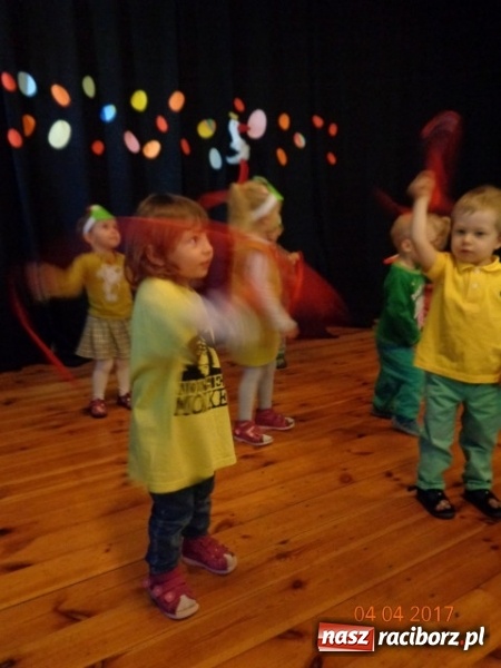Zdjęcie w galerii na portalu naszraciborz.pl: Maluchy z Fiku-miku w świątecznej atmosferze wiadomości z regionu