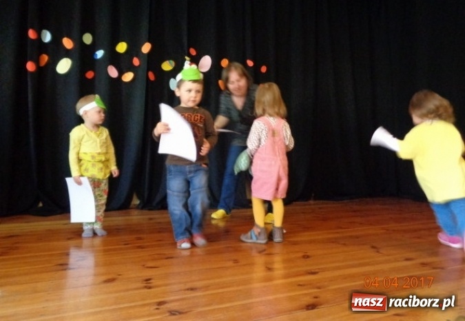 Zdjęcie w galerii na portalu naszraciborz.pl: Maluchy z Fiku-miku w świątecznej atmosferze wiadomości z regionu