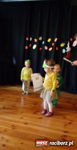 Zdjęcie w galerii na portalu naszraciborz.pl: Maluchy z Fiku-miku w świątecznej atmosferze wiadomości z regionu