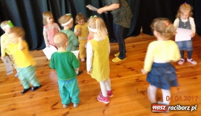 Zdjęcie w galerii na portalu naszraciborz.pl: Maluchy z Fiku-miku w świątecznej atmosferze wiadomości z regionu