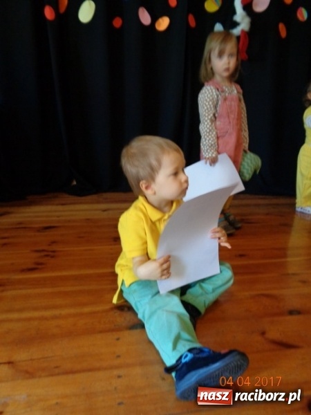 Zdjęcie w galerii na portalu naszraciborz.pl: Maluchy z Fiku-miku w świątecznej atmosferze wiadomości z regionu