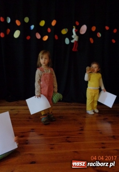 Zdjęcie w galerii na portalu naszraciborz.pl: Maluchy z Fiku-miku w świątecznej atmosferze wiadomości z regionu