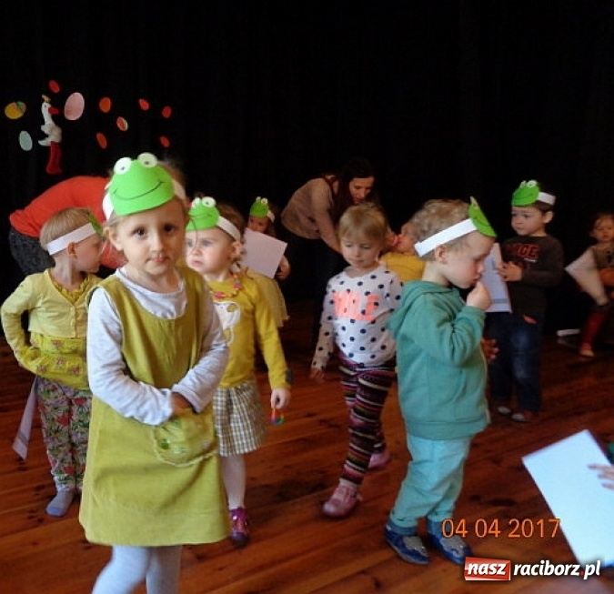 Zdjęcie w galerii na portalu naszraciborz.pl: Maluchy z Fiku-miku w świątecznej atmosferze wiadomości z regionu