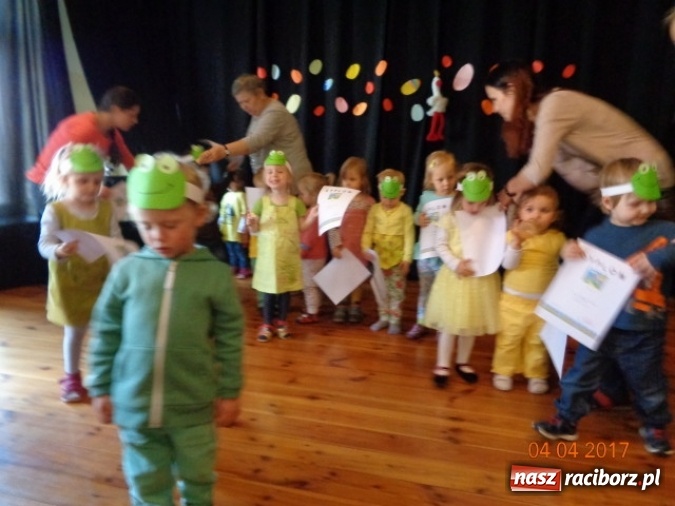 Zdjęcie w galerii na portalu naszraciborz.pl: Maluchy z Fiku-miku w świątecznej atmosferze wiadomości z regionu