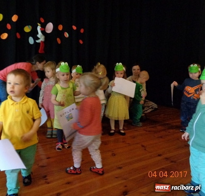 Zdjęcie w galerii na portalu naszraciborz.pl: Maluchy z Fiku-miku w świątecznej atmosferze wiadomości z regionu