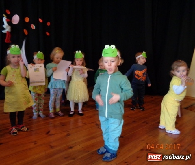 Zdjęcie w galerii na portalu naszraciborz.pl: Maluchy z Fiku-miku w świątecznej atmosferze wiadomości z regionu