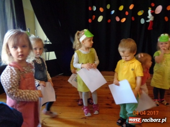 Zdjęcie w galerii na portalu naszraciborz.pl: Maluchy z Fiku-miku w świątecznej atmosferze wiadomości z regionu