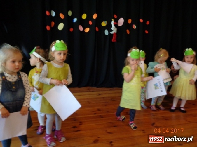 Zdjęcie w galerii na portalu naszraciborz.pl: Maluchy z Fiku-miku w świątecznej atmosferze wiadomości z regionu