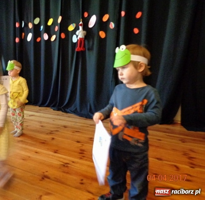 Zdjęcie w galerii na portalu naszraciborz.pl: Maluchy z Fiku-miku w świątecznej atmosferze wiadomości z regionu