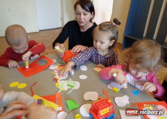 Zdjęcie w galerii na portalu naszraciborz.pl: Maluchy z Fiku-miku w świątecznej atmosferze wiadomości z regionu