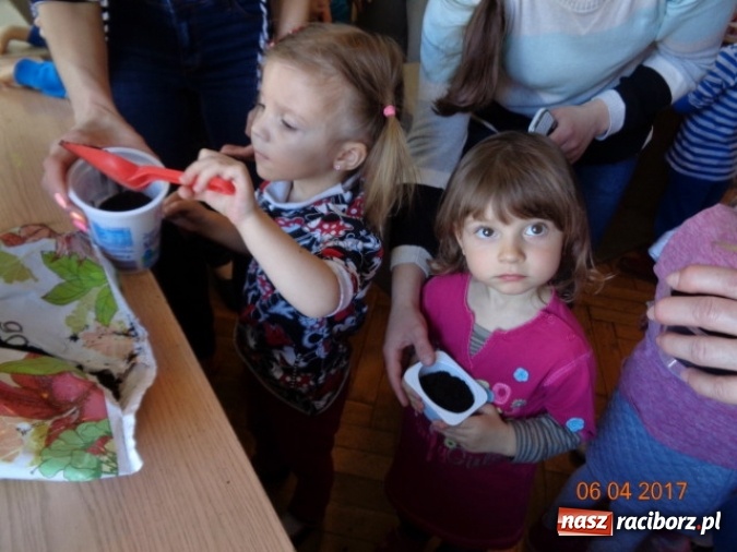 Zdjęcie w galerii na portalu naszraciborz.pl: Maluchy z Fiku-miku w świątecznej atmosferze wiadomości z regionu