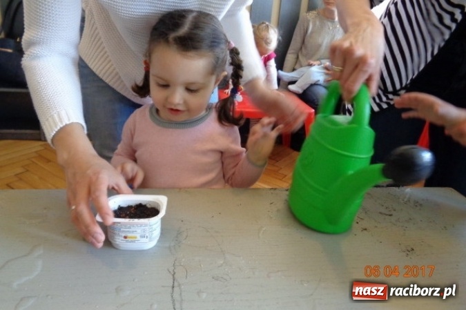 Zdjęcie w galerii na portalu naszraciborz.pl: Maluchy z Fiku-miku w świątecznej atmosferze wiadomości z regionu