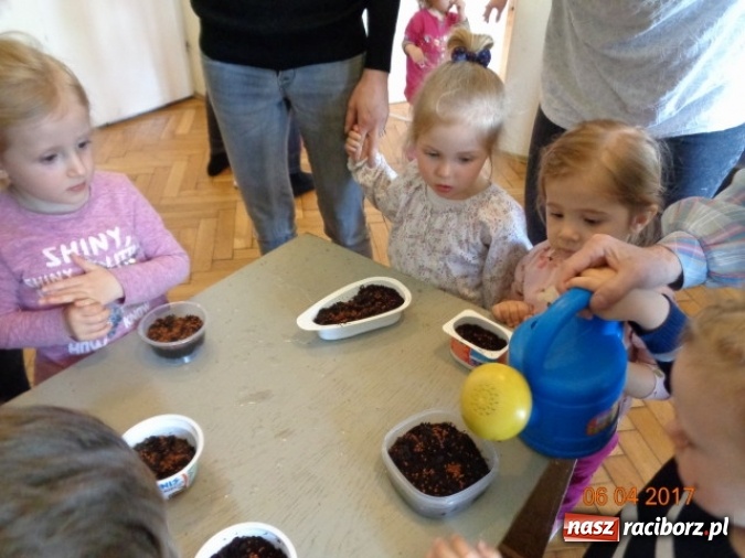 Zdjęcie w galerii na portalu naszraciborz.pl: Maluchy z Fiku-miku w świątecznej atmosferze wiadomości z regionu