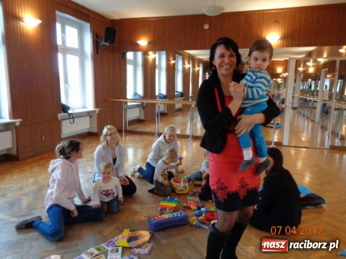 Zdjęcie w galerii na portalu naszraciborz.pl: Maluchy z Fiku-miku w świątecznej atmosferze wiadomości z regionu