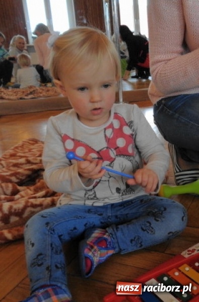 Zdjęcie w galerii na portalu naszraciborz.pl: Maluchy z Fiku-miku w świątecznej atmosferze wiadomości z regionu