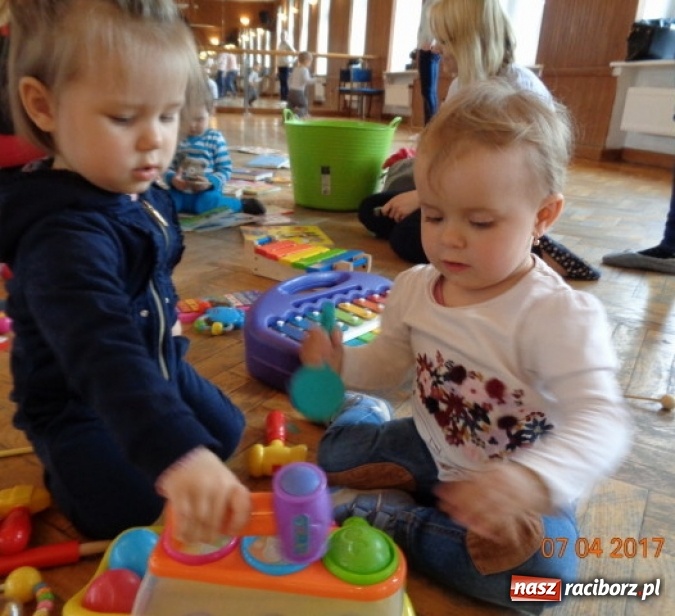 Zdjęcie w galerii na portalu naszraciborz.pl: Maluchy z Fiku-miku w świątecznej atmosferze wiadomości z regionu