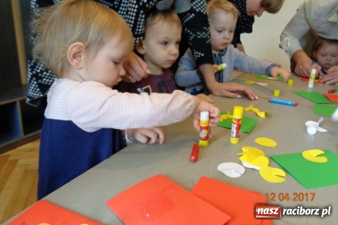 Zdjęcie w galerii na portalu naszraciborz.pl: Maluchy z Fiku-miku w świątecznej atmosferze wiadomości z regionu