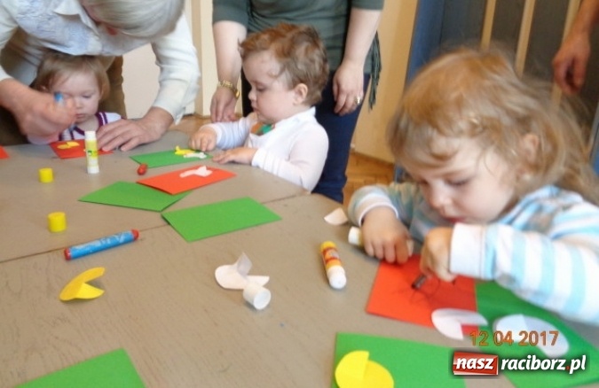 Zdjęcie w galerii na portalu naszraciborz.pl: Maluchy z Fiku-miku w świątecznej atmosferze wiadomości z regionu