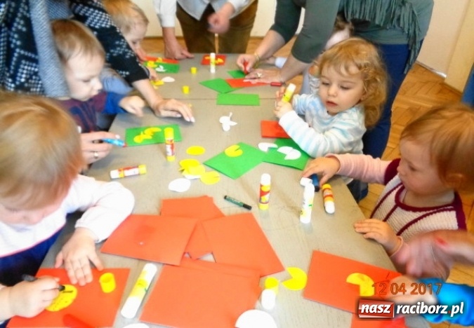 Zdjęcie w galerii na portalu naszraciborz.pl: Maluchy z Fiku-miku w świątecznej atmosferze wiadomości z regionu