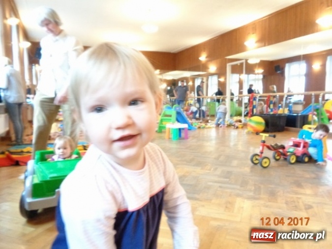 Zdjęcie w galerii na portalu naszraciborz.pl: Maluchy z Fiku-miku w świątecznej atmosferze wiadomości z regionu