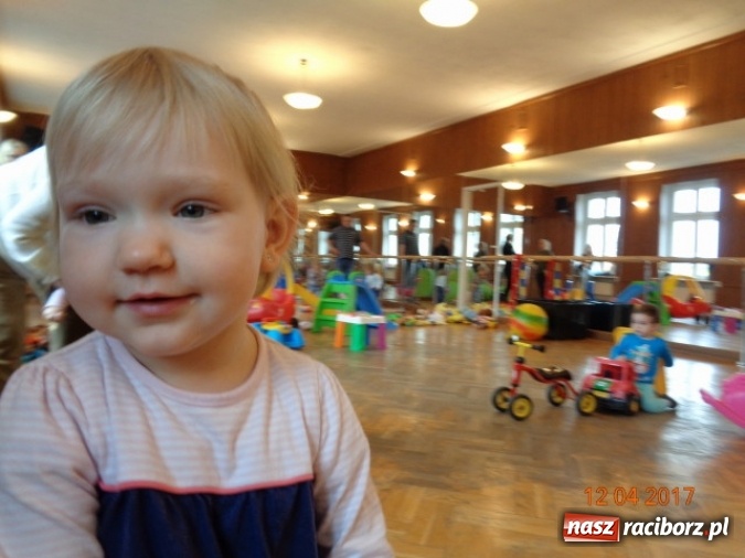 Zdjęcie w galerii na portalu naszraciborz.pl: Maluchy z Fiku-miku w świątecznej atmosferze wiadomości z regionu