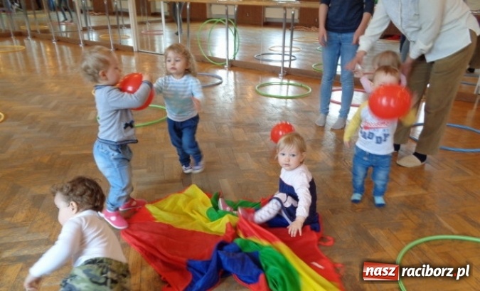 Zdjęcie w galerii na portalu naszraciborz.pl: Maluchy z Fiku-miku w świątecznej atmosferze wiadomości z regionu