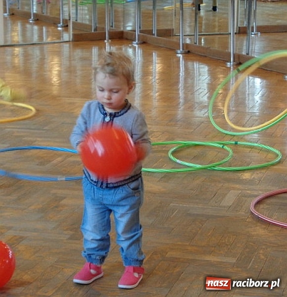 Zdjęcie w galerii na portalu naszraciborz.pl: Maluchy z Fiku-miku w świątecznej atmosferze wiadomości z regionu