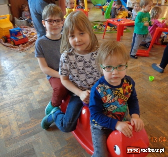 Zdjęcie w galerii na portalu naszraciborz.pl: Maluchy z Fiku-miku w świątecznej atmosferze wiadomości z regionu