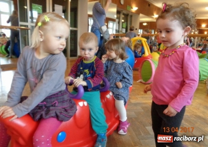 Zdjęcie w galerii na portalu naszraciborz.pl: Maluchy z Fiku-miku w świątecznej atmosferze wiadomości z regionu