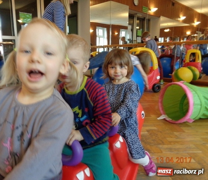Zdjęcie w galerii na portalu naszraciborz.pl: Maluchy z Fiku-miku w świątecznej atmosferze wiadomości z regionu