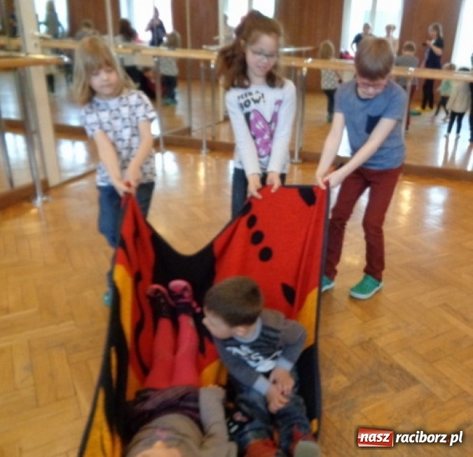 Zdjęcie w galerii na portalu naszraciborz.pl: Maluchy z Fiku-miku w świątecznej atmosferze wiadomości z regionu