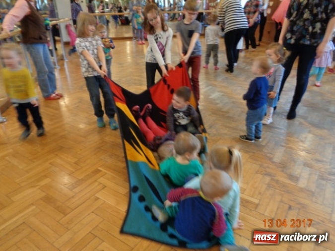 Zdjęcie w galerii na portalu naszraciborz.pl: Maluchy z Fiku-miku w świątecznej atmosferze wiadomości z regionu