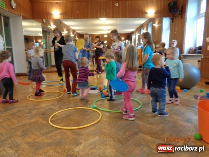 Zdjęcie w galerii na portalu naszraciborz.pl: Maluchy z Fiku-miku w świątecznej atmosferze wiadomości z regionu