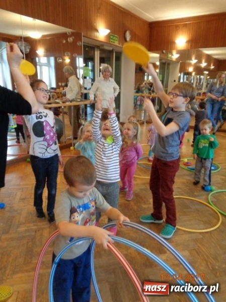 Zdjęcie w galerii na portalu naszraciborz.pl: Maluchy z Fiku-miku w świątecznej atmosferze wiadomości z regionu