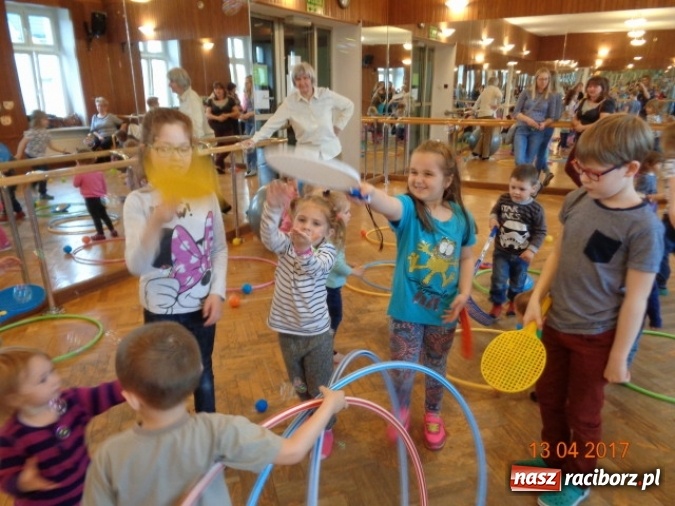 Zdjęcie w galerii na portalu naszraciborz.pl: Maluchy z Fiku-miku w świątecznej atmosferze wiadomości z regionu