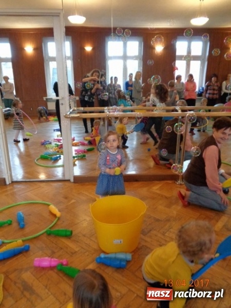 Zdjęcie w galerii na portalu naszraciborz.pl: Maluchy z Fiku-miku w świątecznej atmosferze wiadomości z regionu