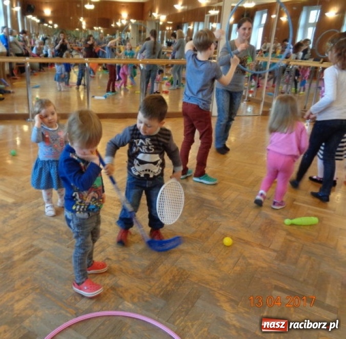 Zdjęcie w galerii na portalu naszraciborz.pl: Maluchy z Fiku-miku w świątecznej atmosferze wiadomości z regionu