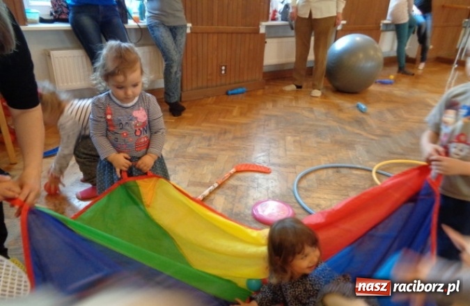 Zdjęcie w galerii na portalu naszraciborz.pl: Maluchy z Fiku-miku w świątecznej atmosferze wiadomości z regionu