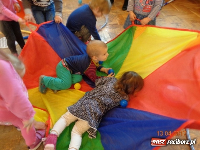 Zdjęcie w galerii na portalu naszraciborz.pl: Maluchy z Fiku-miku w świątecznej atmosferze wiadomości z regionu