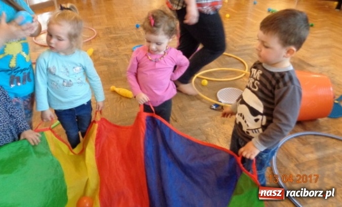 Zdjęcie w galerii na portalu naszraciborz.pl: Maluchy z Fiku-miku w świątecznej atmosferze wiadomości z regionu