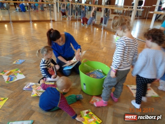 Zdjęcie w galerii na portalu naszraciborz.pl: Maluchy z Fiku-miku w świątecznej atmosferze wiadomości z regionu